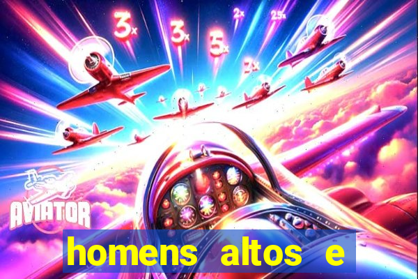 homens altos e sarados pelados